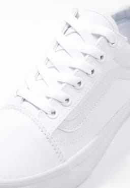 VANS WOMENS OLD CKOOL TRAINERS - True White — (vn000d3hw001)