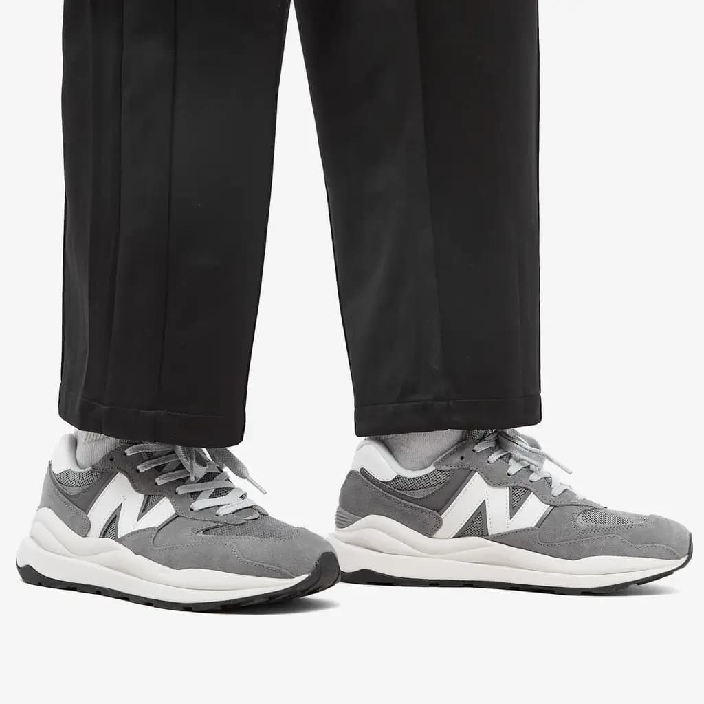 NEW BALANCE 5740 - GREY/WHITE