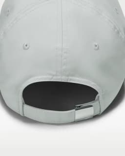 NIKE U NK DF CLUB CAP U CB MTSWSH L  CAP - LT SMOKE GREY/METALLIC SILVER — (fb5372-077)
