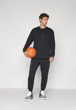NIKE BASKETBALL Chicago Bulls L/S Tee - Black — (_z2b7nbbrnaw)
