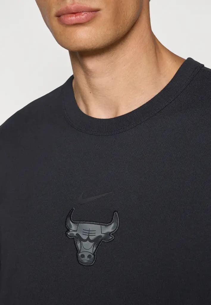 NIKE BASKETBALL Chicago Bulls L/S Tee - Black — (_z2b7nbbrnaw)