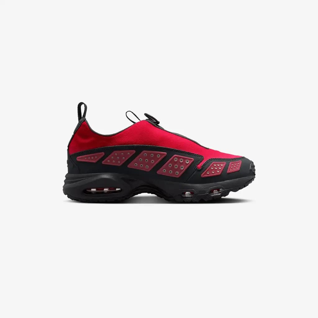 NIKE W NIKE AIR MAX SNDR GTX - HYPR CRMSN/DK SMK GRY-FR RD-BL