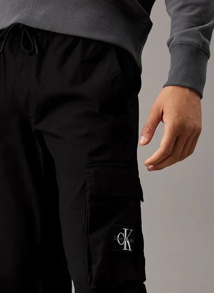CALVIN KLEIN JEANS SKINNY WASHED CARGO PANT - CK BLACK — (j30j325900beh)