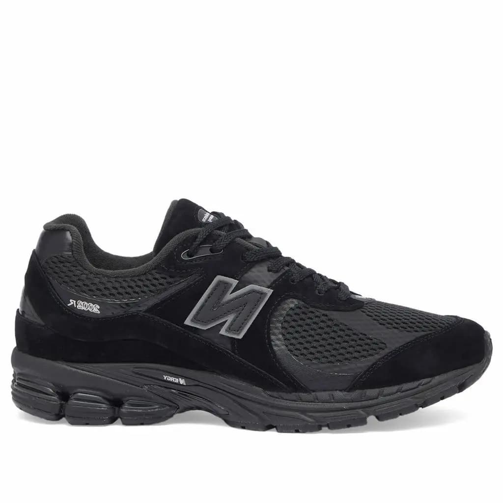 NEW BALANCE 2002 TRAINERS - BLACK/BLACK METALLIC