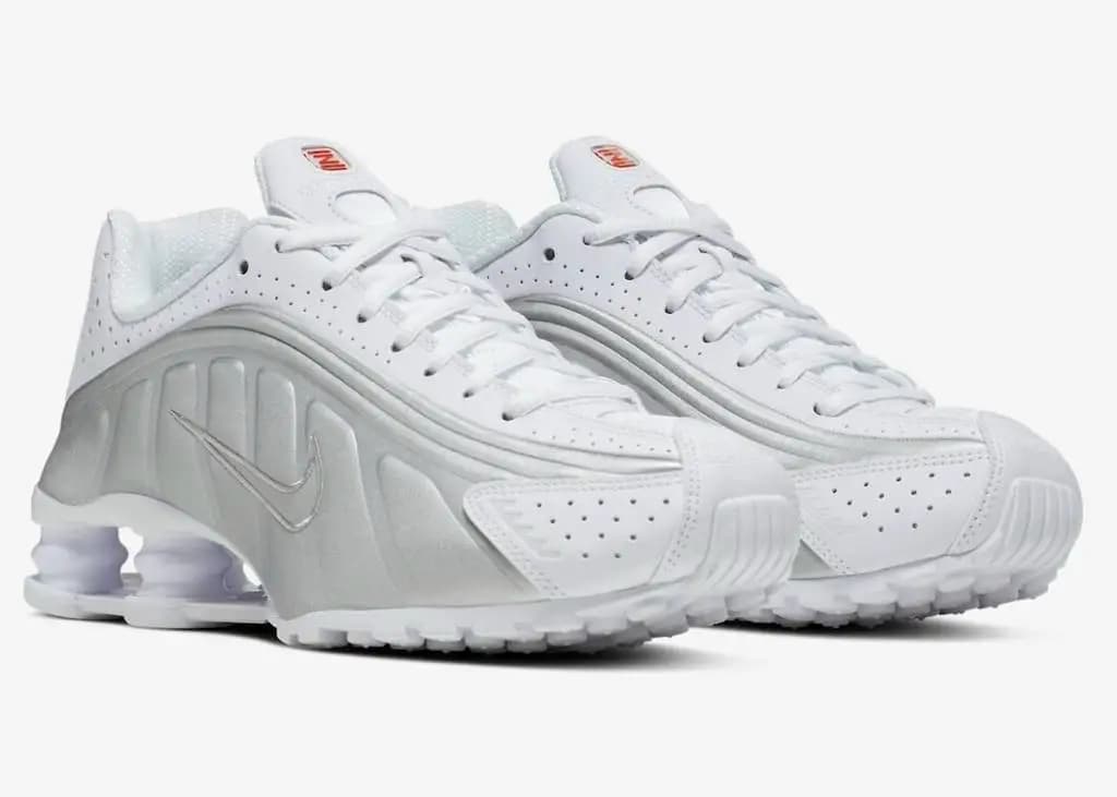NIKE W NIKE SHOX R4 - WHITE/WHITE-MTLC SILVER-MAX ORANGE