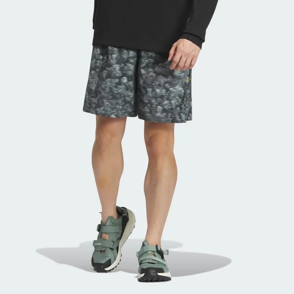 ADIDAS TERREX NATIONAL GEOGRAPHIC AREOREADY PRINT SHORTS — (is9517)