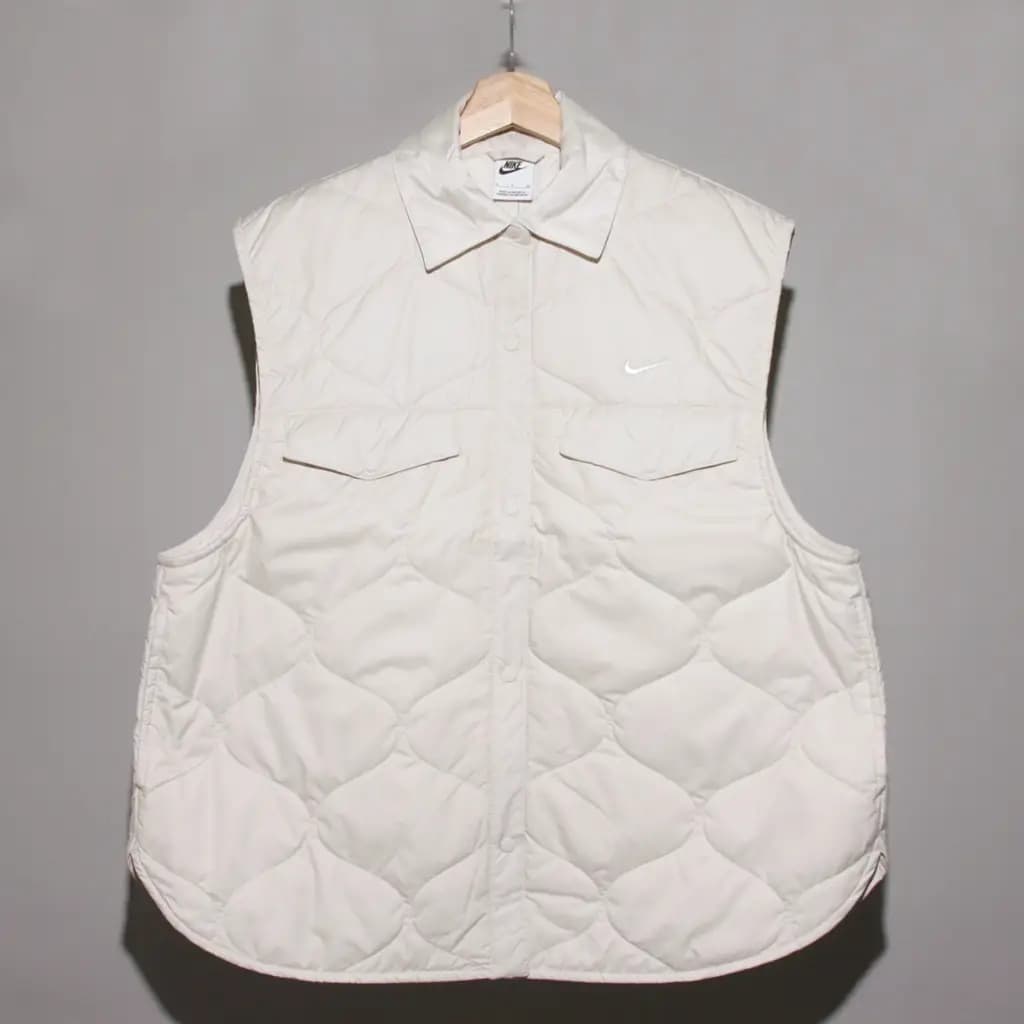 NIKE W TREND WVN QUILT GILET - LT OREWOOD BRN/SAIL