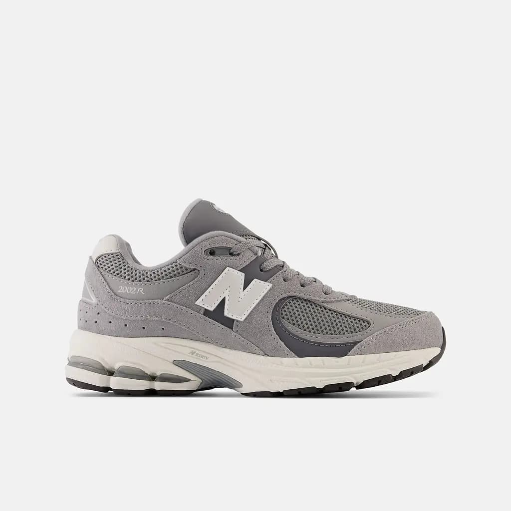 NEW BALANCE JNR 2002R - STEEL WHITE