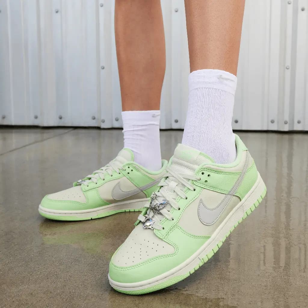 NIKE DUNK LOW - SEA GLASS/LT SILVER/VAPOR GREEN/SAIL/VOLT/BLACK