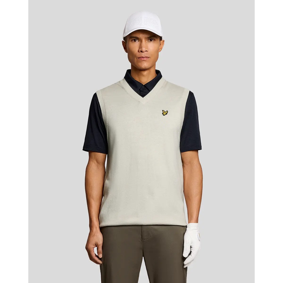 LYLE & SCOTT GOLF V NECK LIGHT WEIGHT VEST - CLOUD