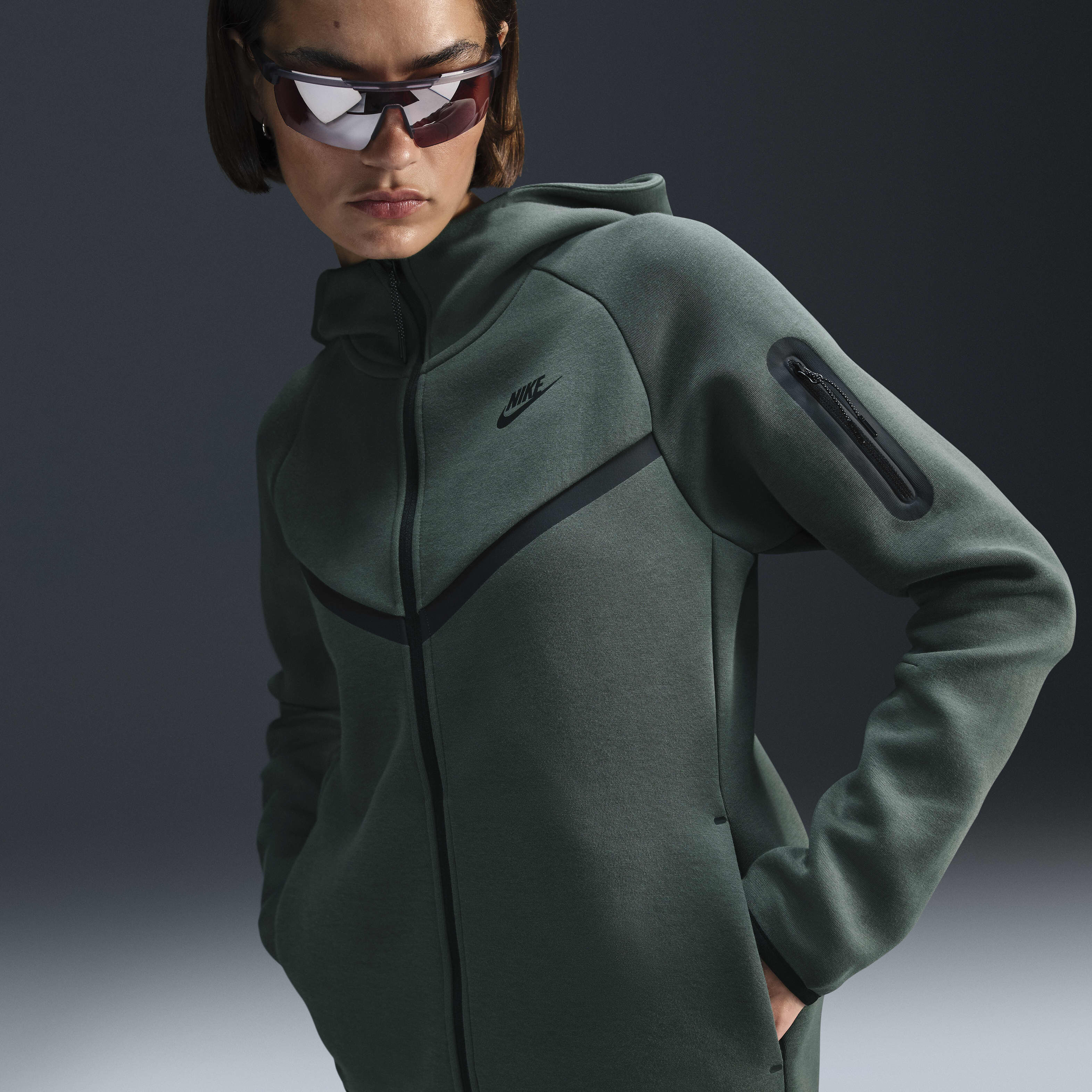 NIKE W NSW TCH FLC WR FZ HDY - VNTGE GREEN/BLK