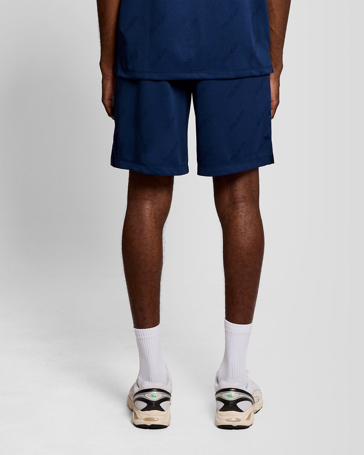 LYLE & SCOTT EMBOSSED FOOTBALL SHORT - NAVY PEONY