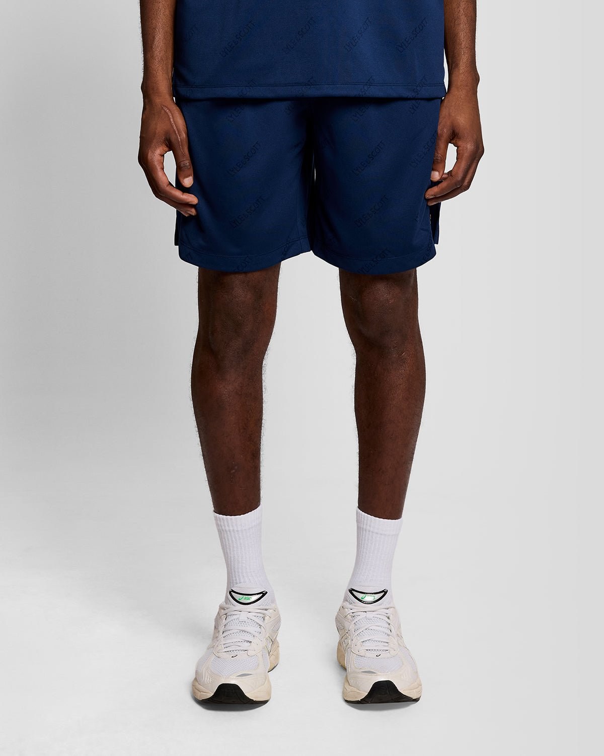 LYLE & SCOTT EMBOSSED FOOTBALL SHORT - NAVY PEONY