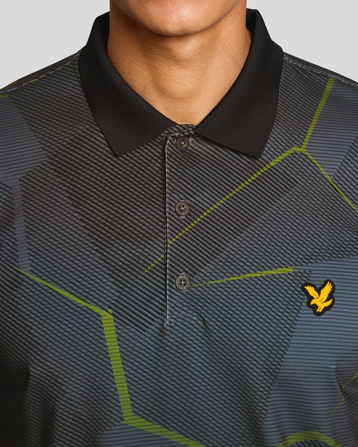 LYLE & SCOTT GOLF GEOMETRIC PRINT POLO - JET BLACK