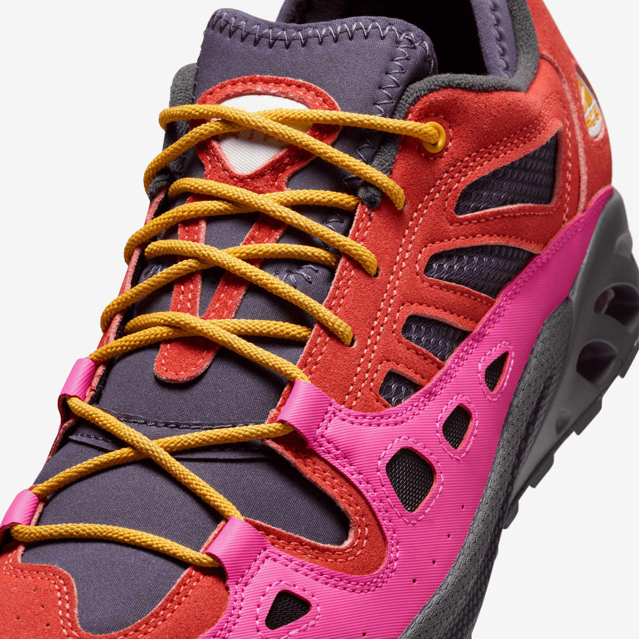 NIKE ACG AIR EXPLORAID - LT WLD MNG/UNV GLD-DK RSN-LSR