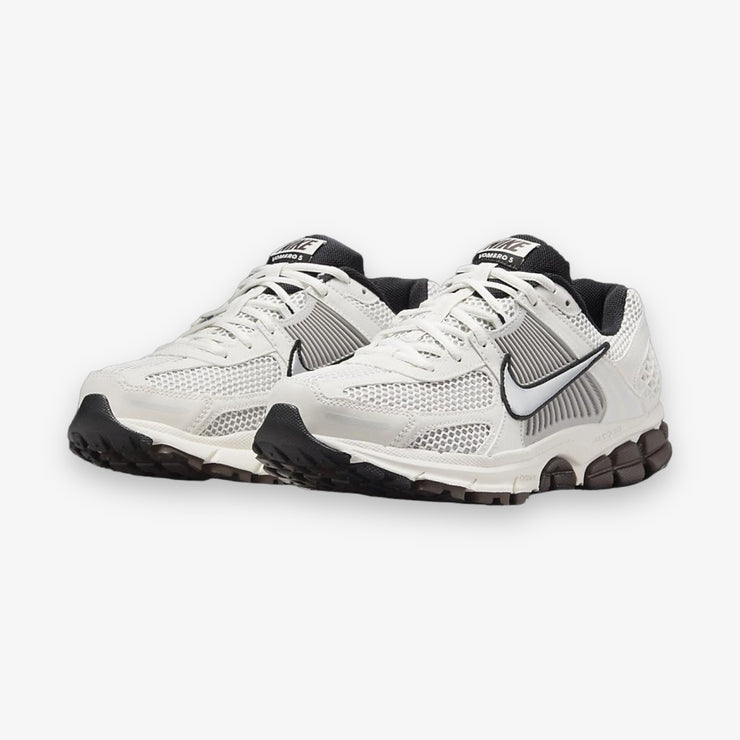 NIKE W NIKE ZOOM VOMERO 5 - PHANTOM/MTLC PLATINUM-LT IRON ORE-BAROQUE BROWN-BL