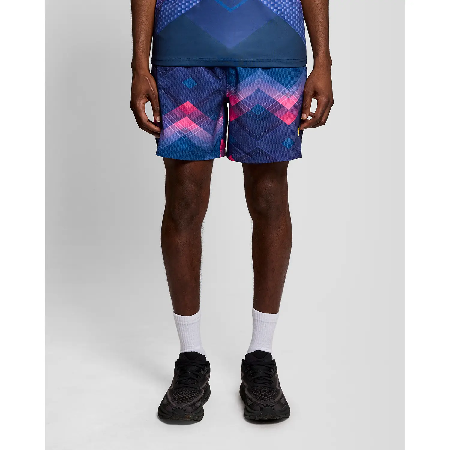 LYLE & SCOTT CHEVRON PRINTED SWIM SHORT - NAVY PEONY