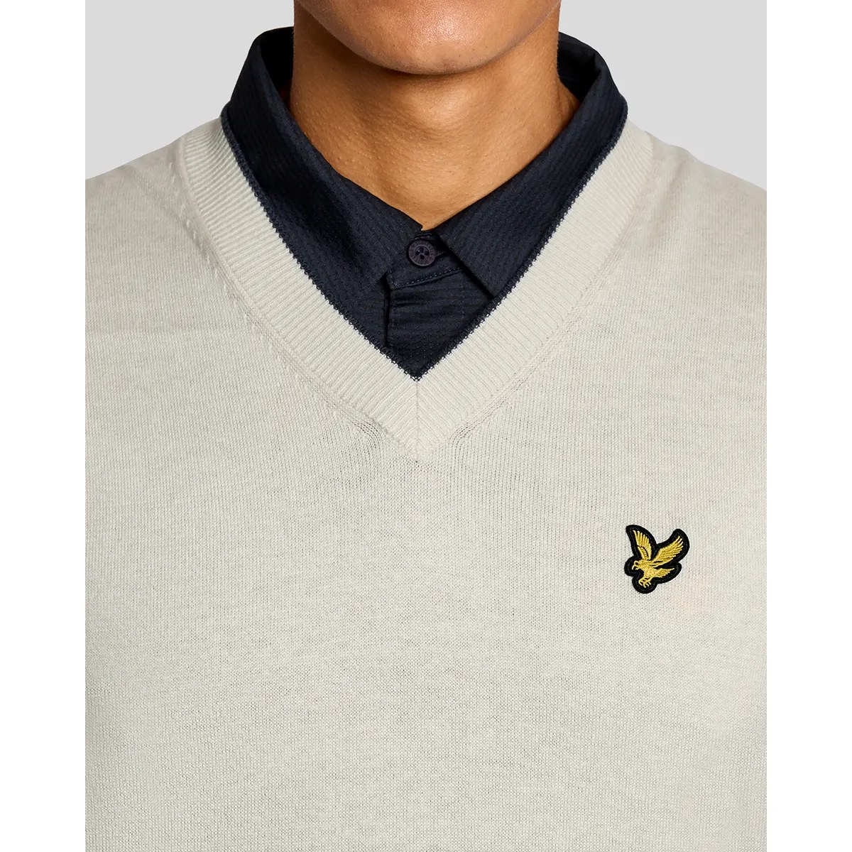 LYLE & SCOTT GOLF V NECK LIGHT WEIGHT VEST - CLOUD