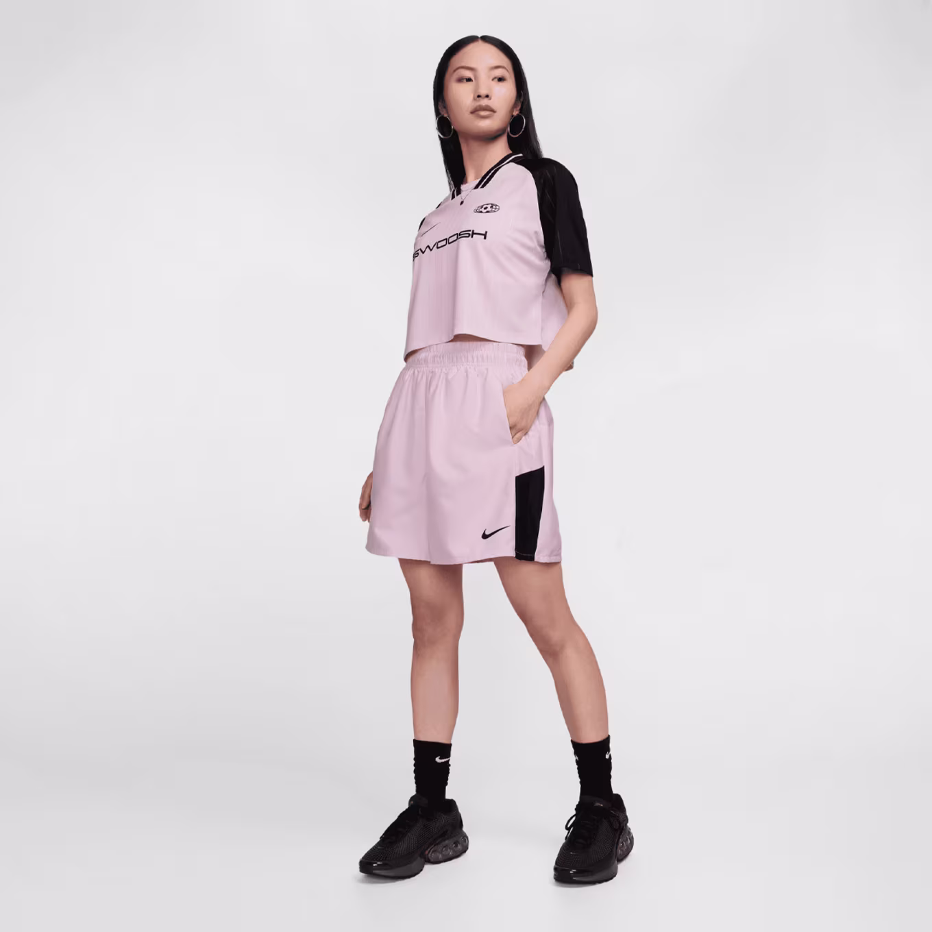 NIKE W NSW WVN SHORT TRND - PINK FOAM/BLACK